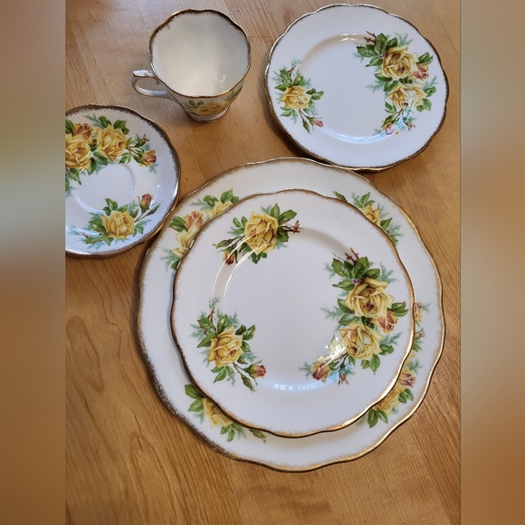 Royal Albert Yellow Tea Rose 5 Piece Set - Picture 6 of 7